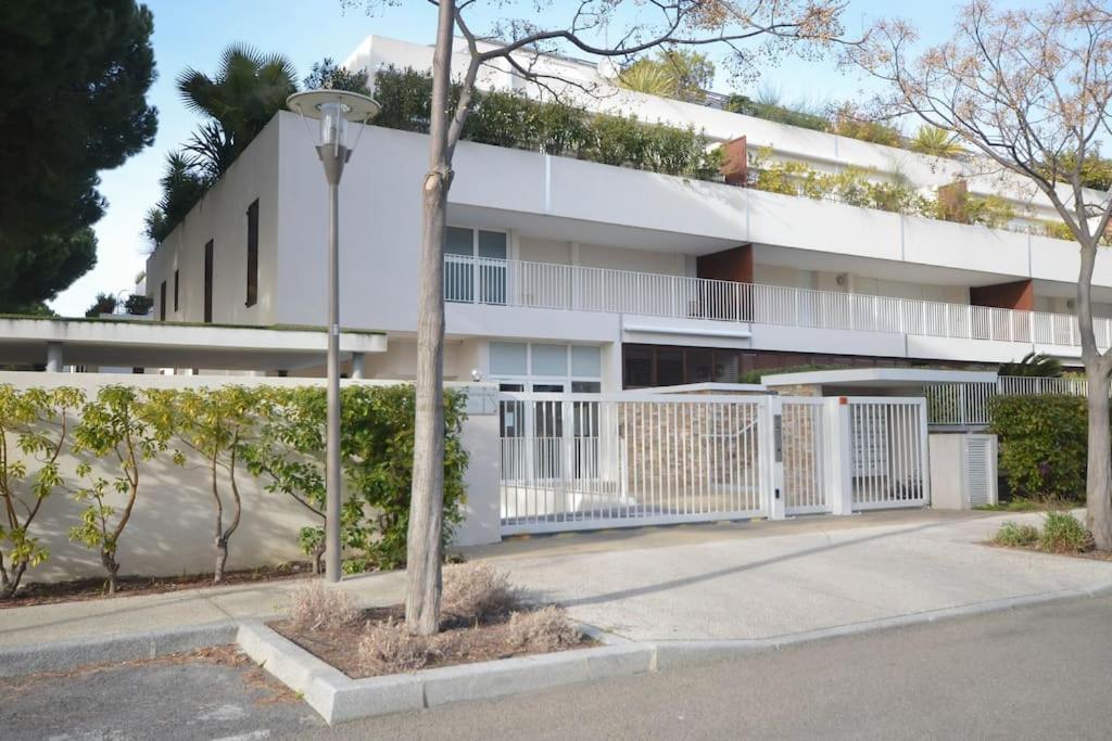 Chez Martin - Spacieux Appartement Climatise Proche De La Plage ลา กร็องเดอ-ม็อต ภายนอก รูปภาพ