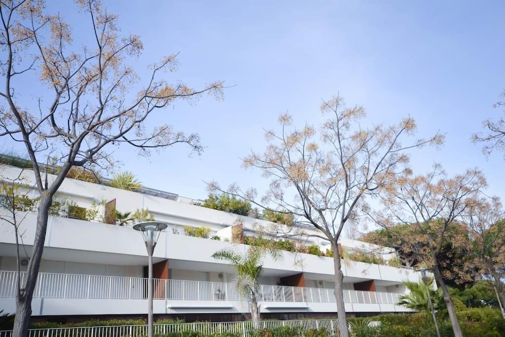 Chez Martin - Spacieux Appartement Climatise Proche De La Plage ลา กร็องเดอ-ม็อต ภายนอก รูปภาพ