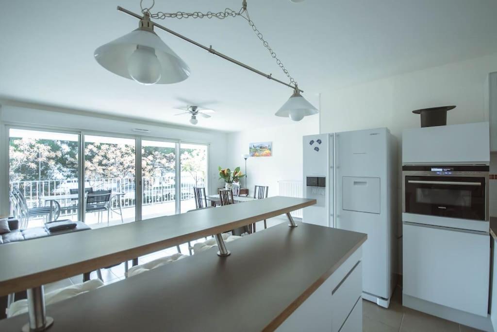 Chez Martin - Spacieux Appartement Climatise Proche De La Plage ลา กร็องเดอ-ม็อต ภายนอก รูปภาพ